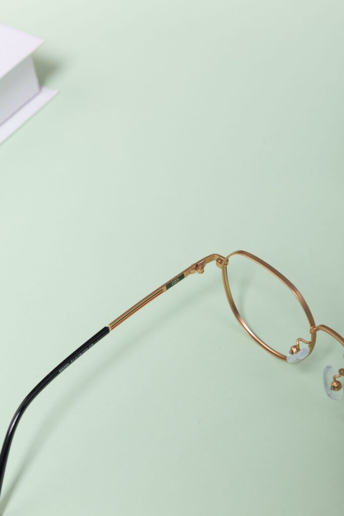 pexels-glassesshop-gs-1317359316-29854187